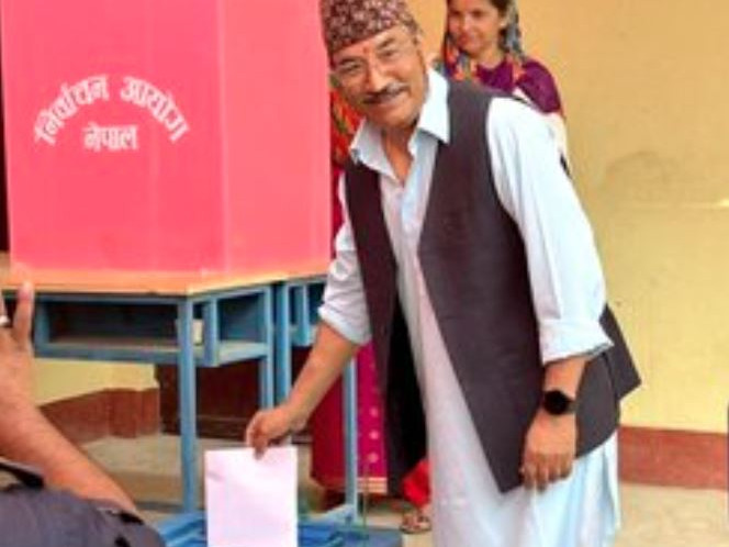 राप्रपा नेपालका अध्यक्ष कमल थापाले गरे मतदान